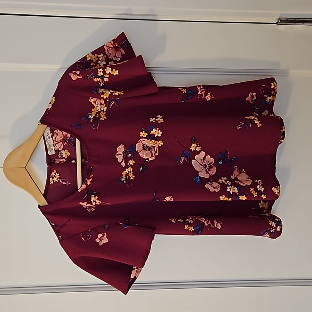 ⭐️ 2/$10 Rewind Floral Short Sleeve Top